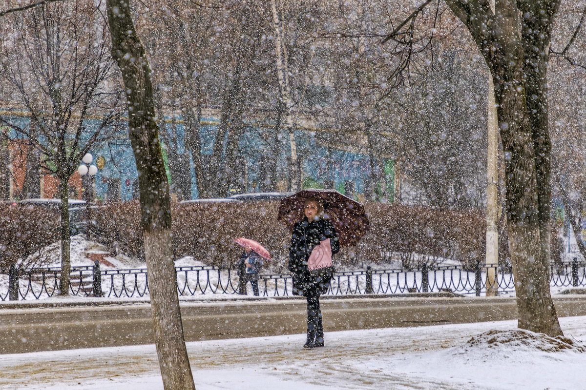 снег в москве весной