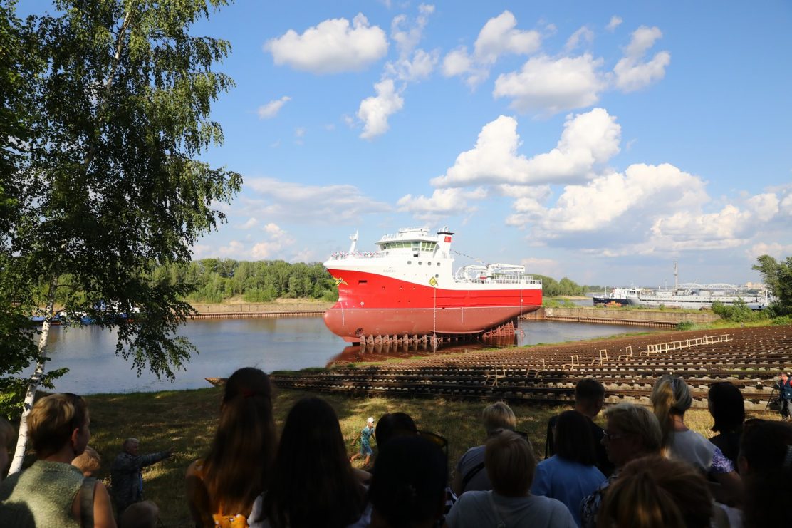 Первый в России краболов-процессор спущен на воду в Нижегородской области