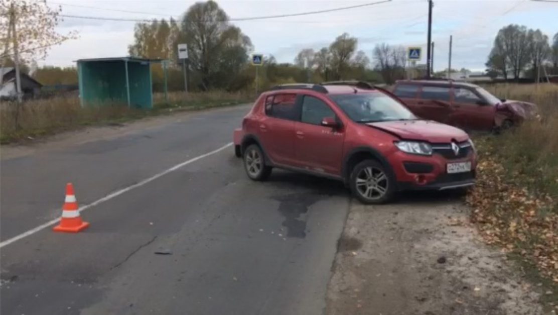 Два водителя попали в больницу после аварии в Выксе