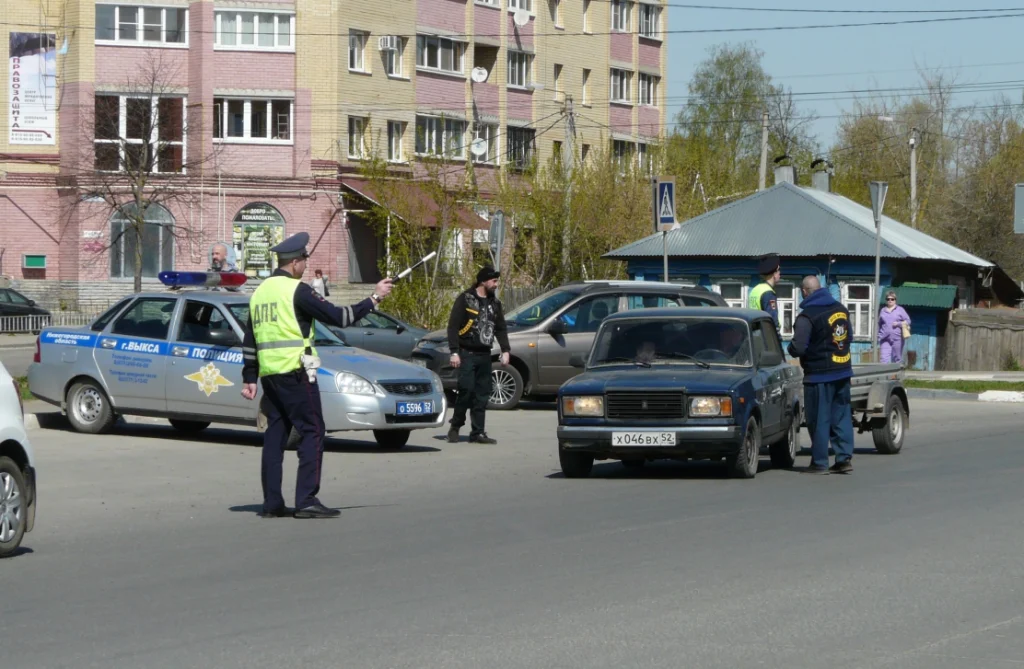 Автоинспекторы и «Полярные волки» провели совместную акцию «Осторожно, двухколёсный!»