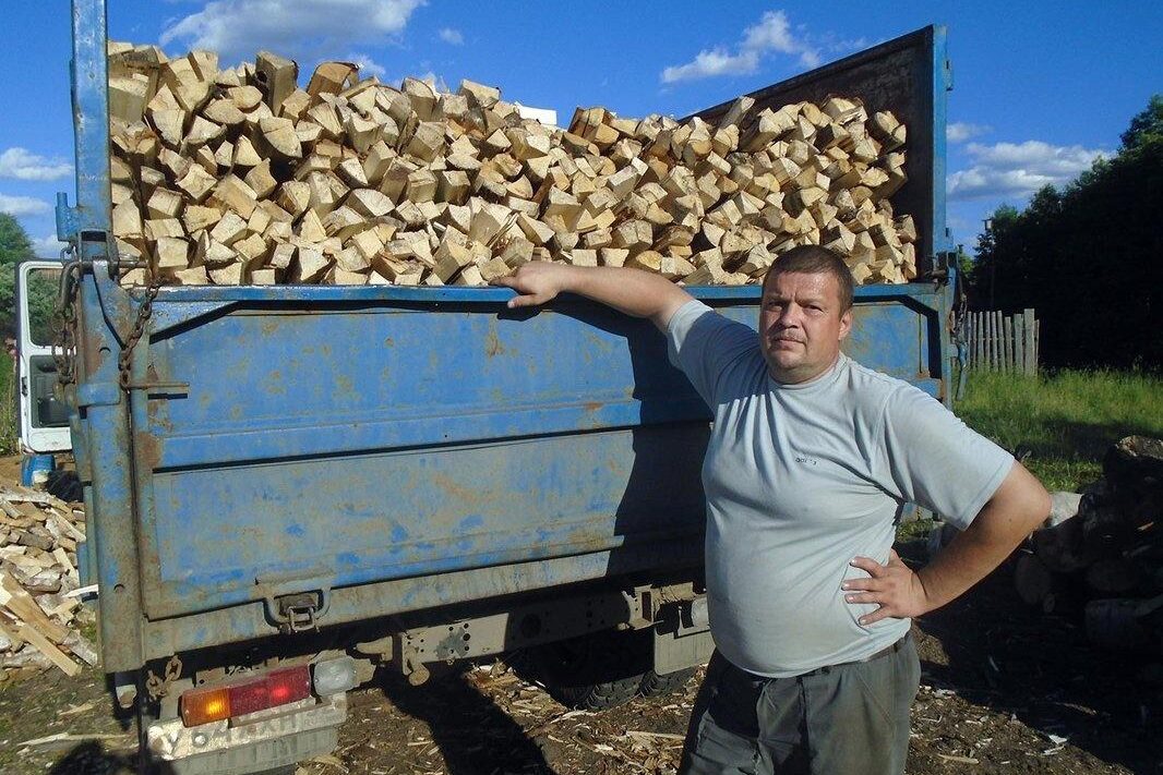 Житель Выксунского округа «дарит тепло» малообеспеченным и многодетным семьям