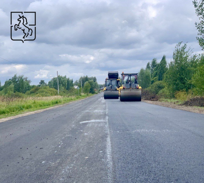 На дороге между Грязной и Шиморским кладут асфальт